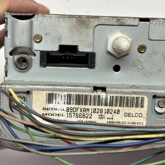 98-02 Chevy Suburban LS Z-71 1500 Series AM/FM CD Radio OEM Delco Electronics - Picture 10 of 15